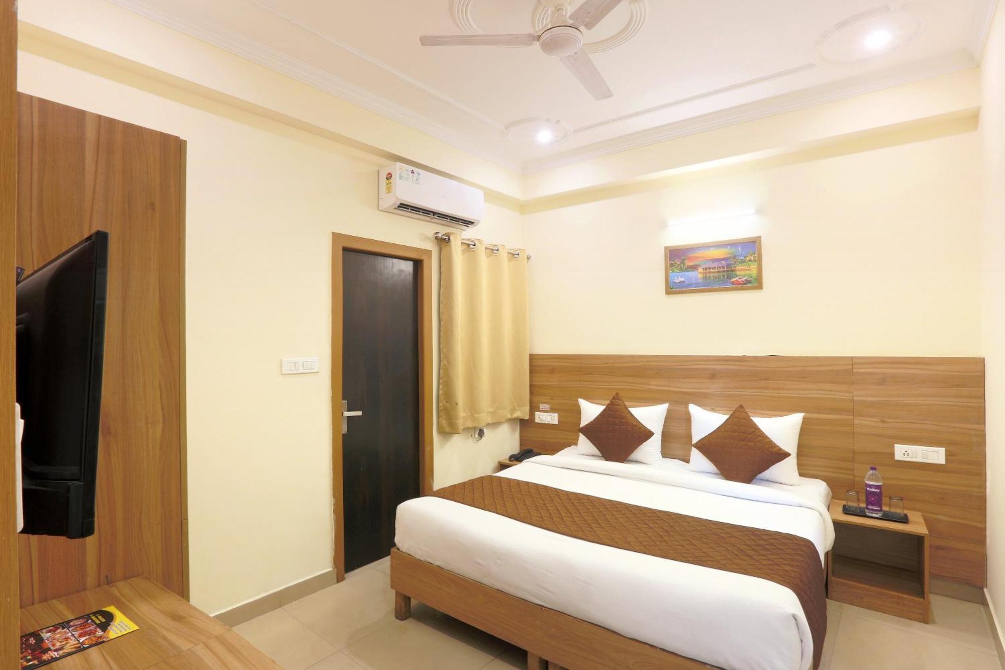 Hotel Lemon Suites & Banquet Noida Sector 62 Esterno foto