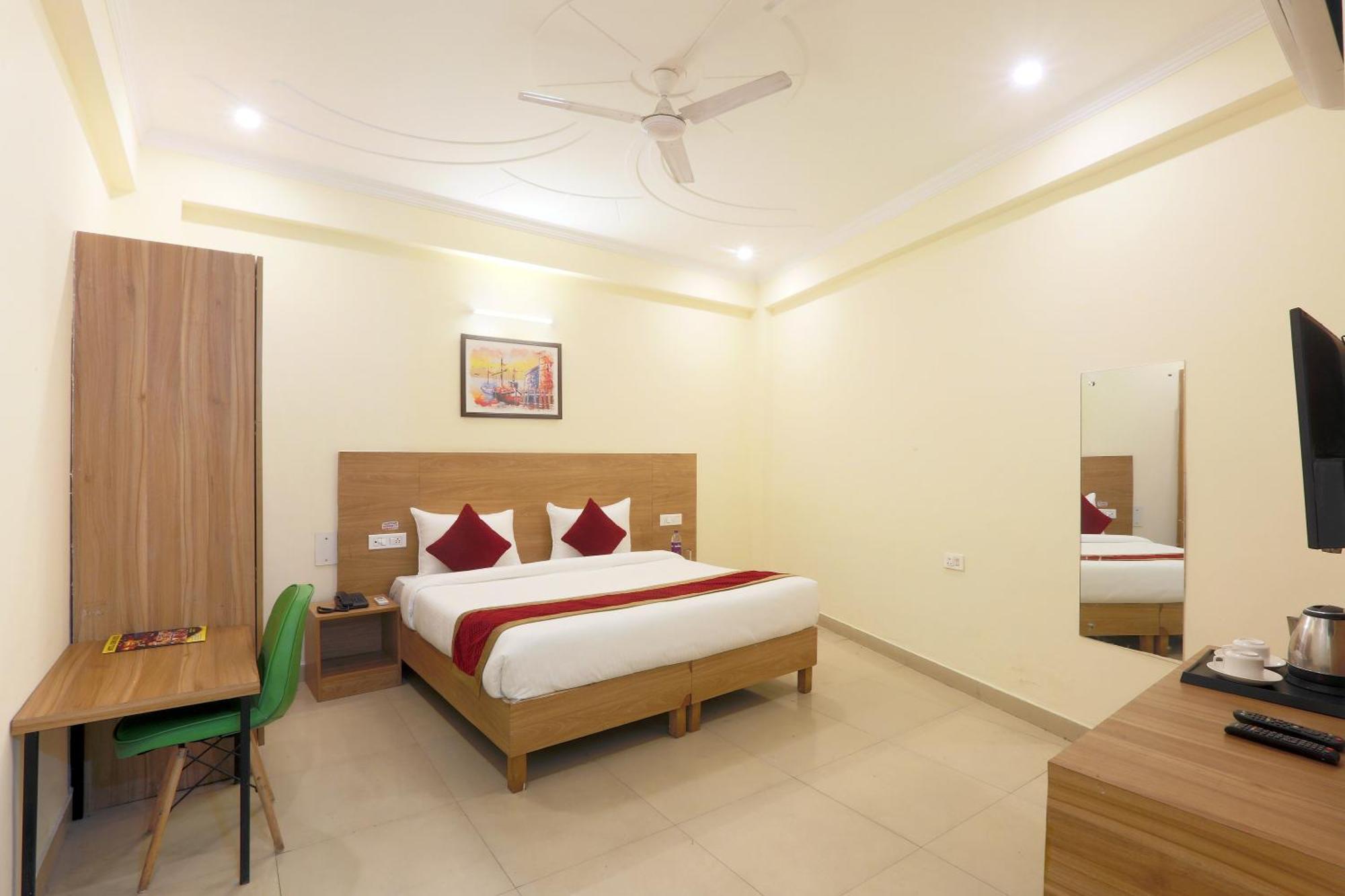 Hotel Lemon Suites & Banquet Noida Sector 62 Esterno foto