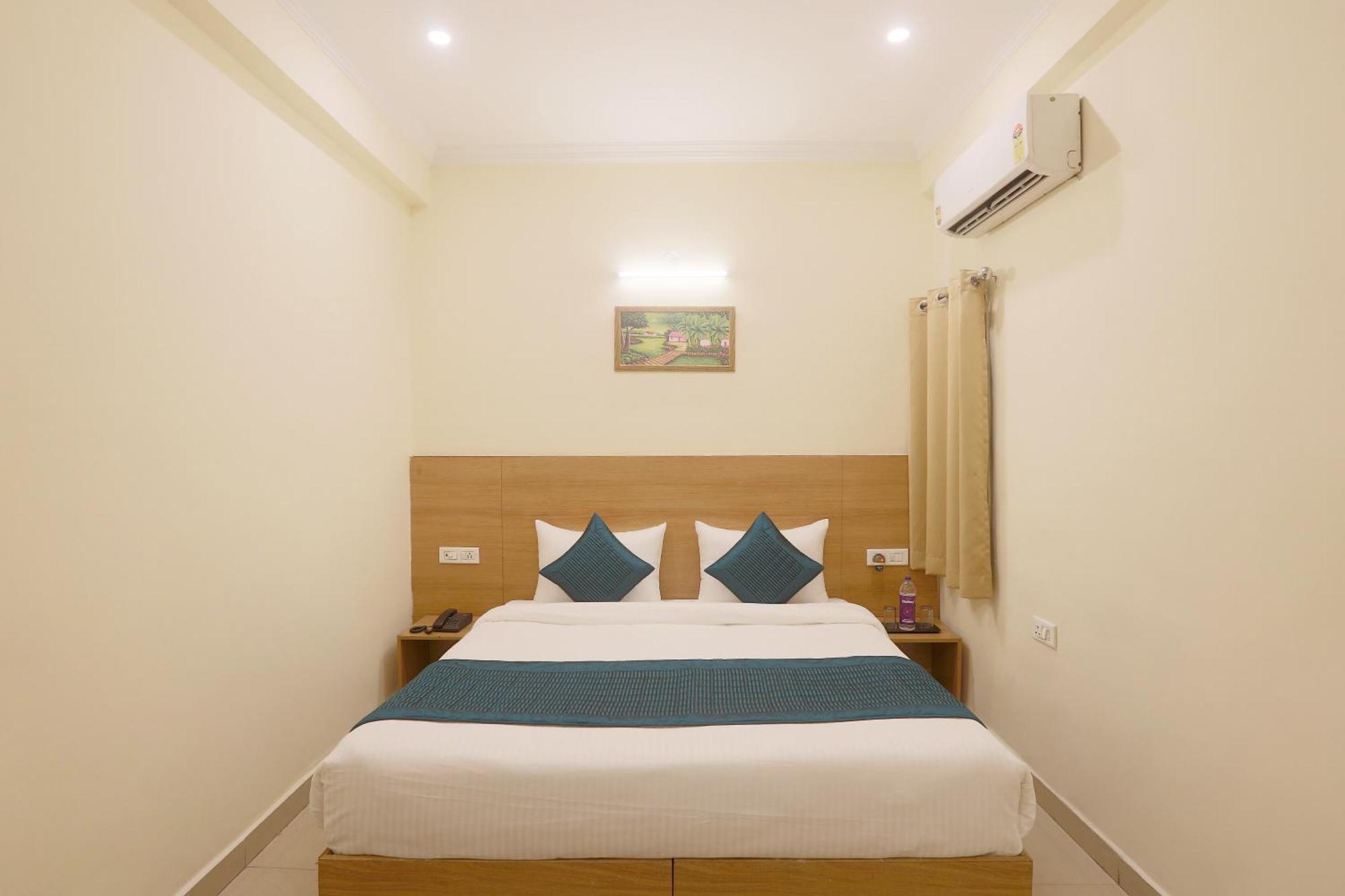 Hotel Lemon Suites & Banquet Noida Sector 62 Esterno foto