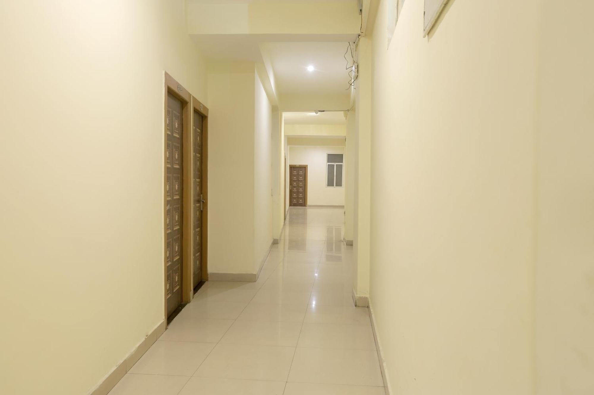 Hotel Lemon Suites & Banquet Noida Sector 62 Esterno foto