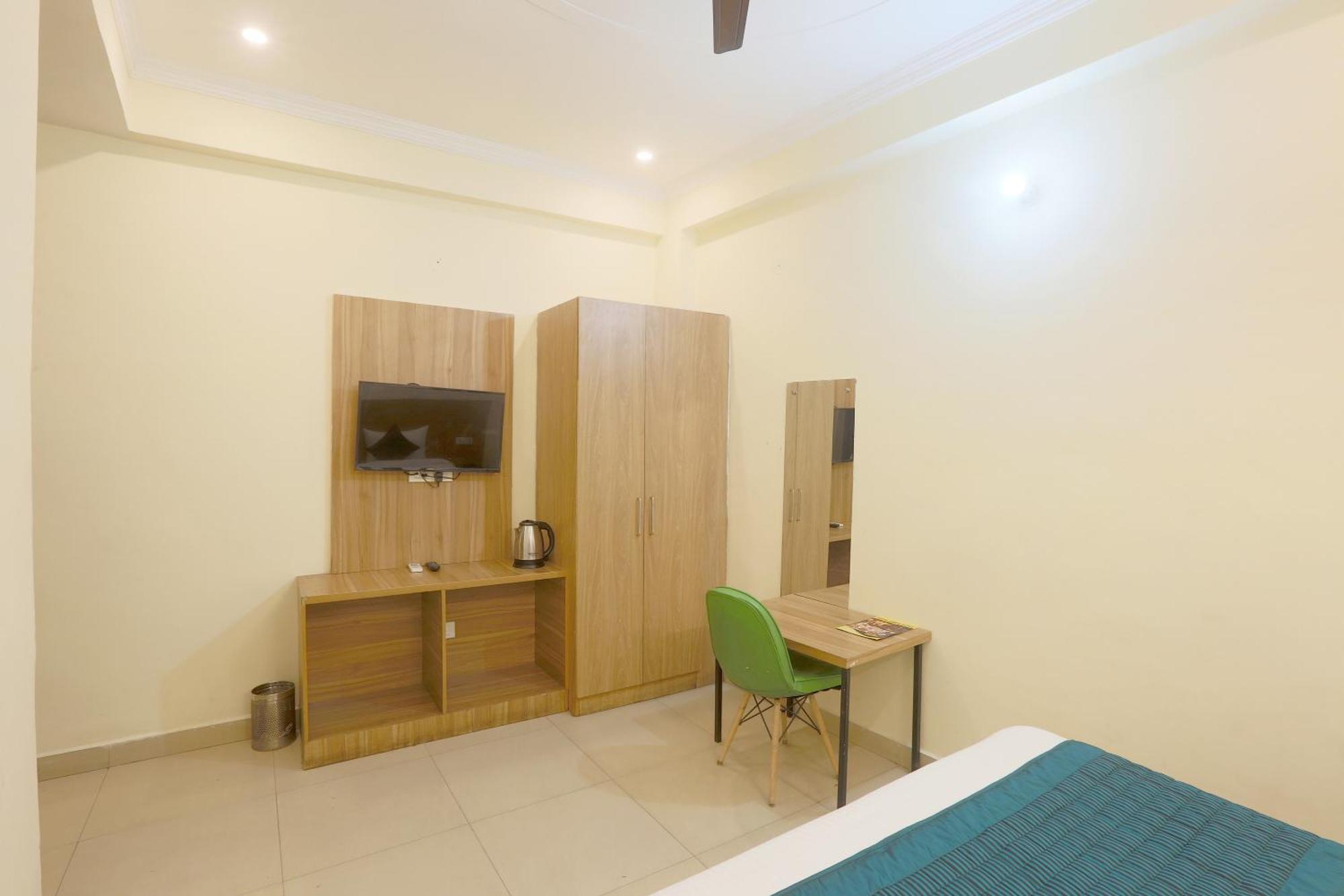 Hotel Lemon Suites & Banquet Noida Sector 62 Esterno foto