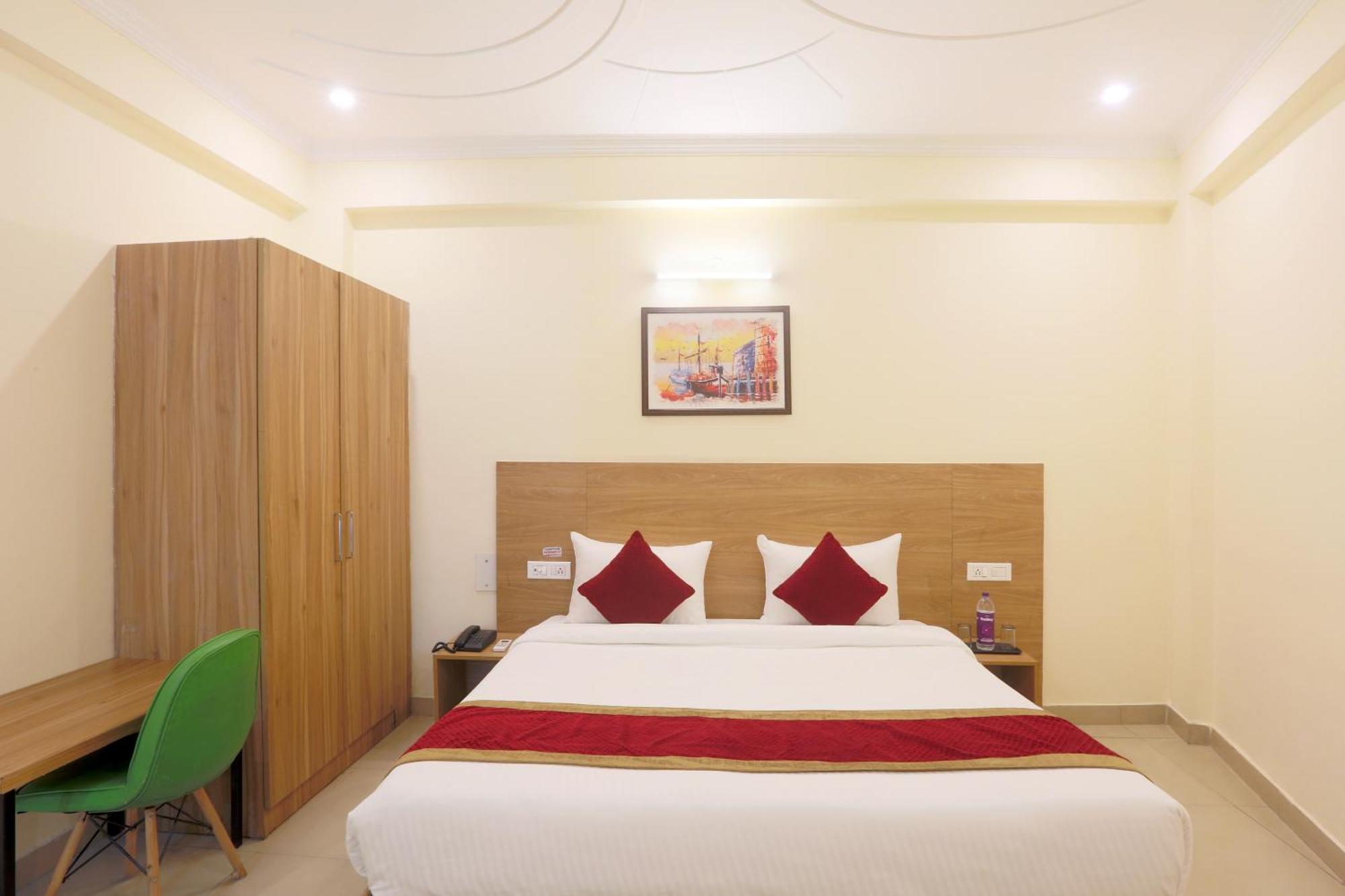 Hotel Lemon Suites & Banquet Noida Sector 62 Esterno foto