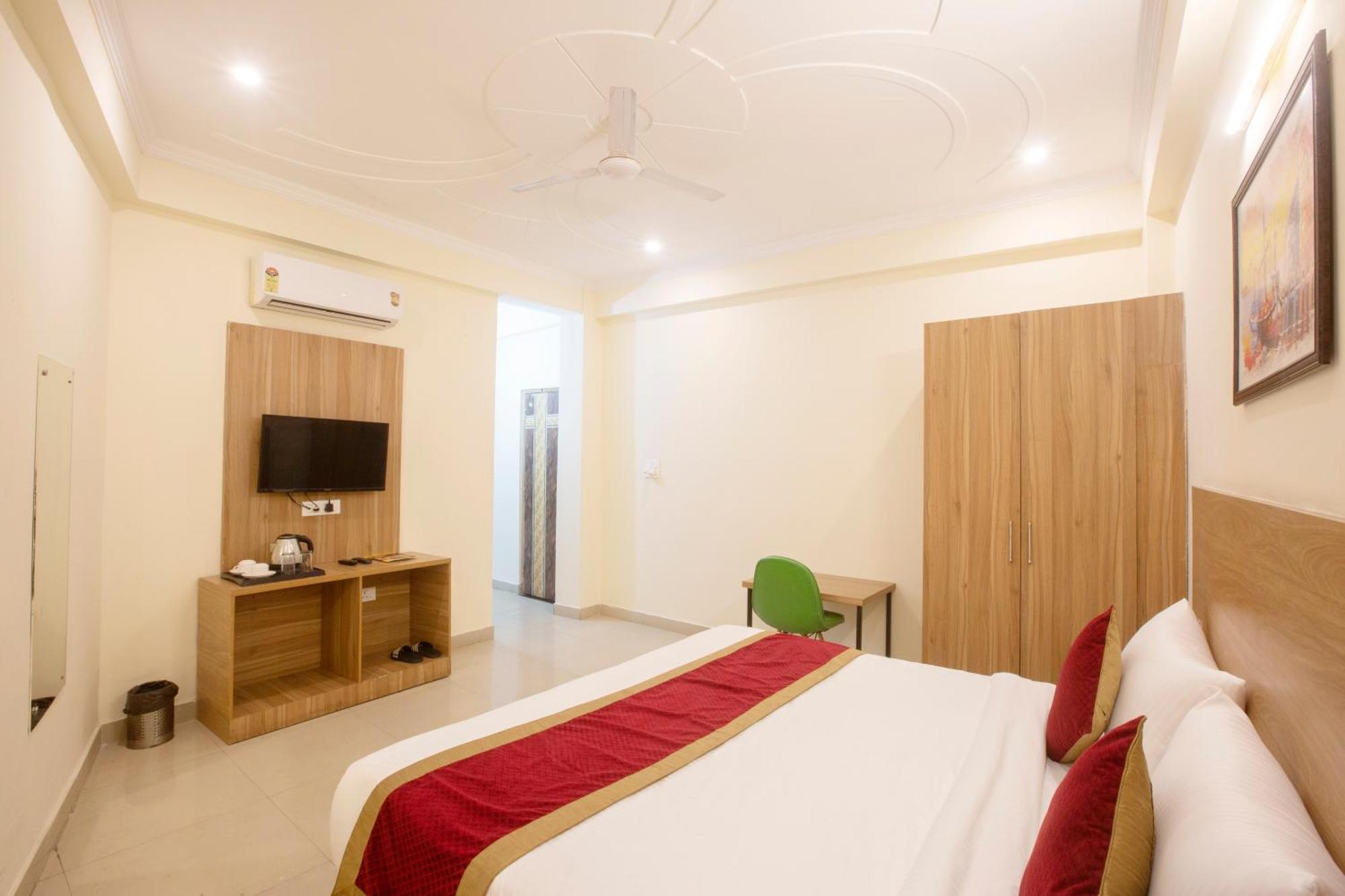 Hotel Lemon Suites & Banquet Noida Sector 62 Esterno foto