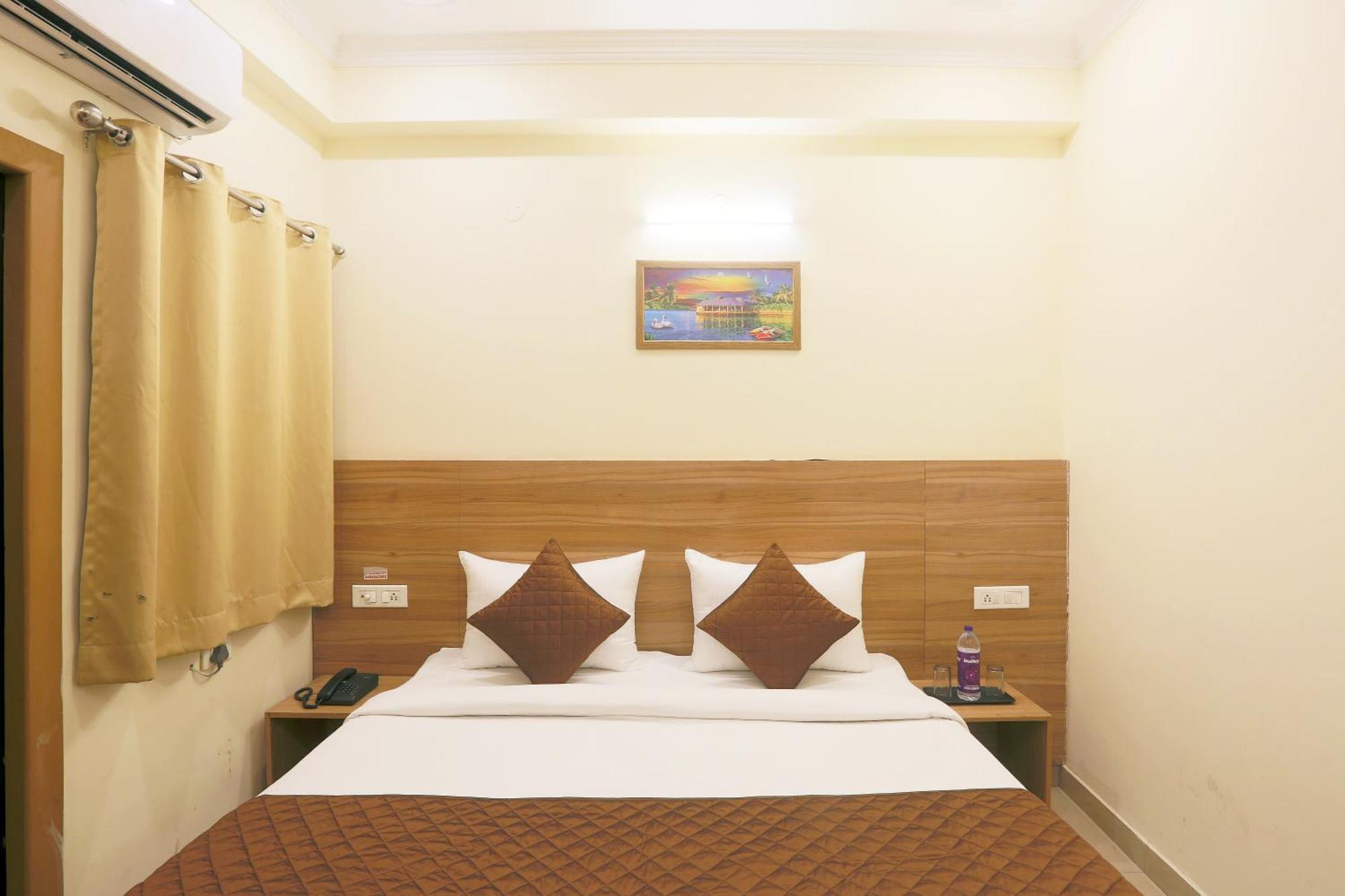 Hotel Lemon Suites & Banquet Noida Sector 62 Esterno foto