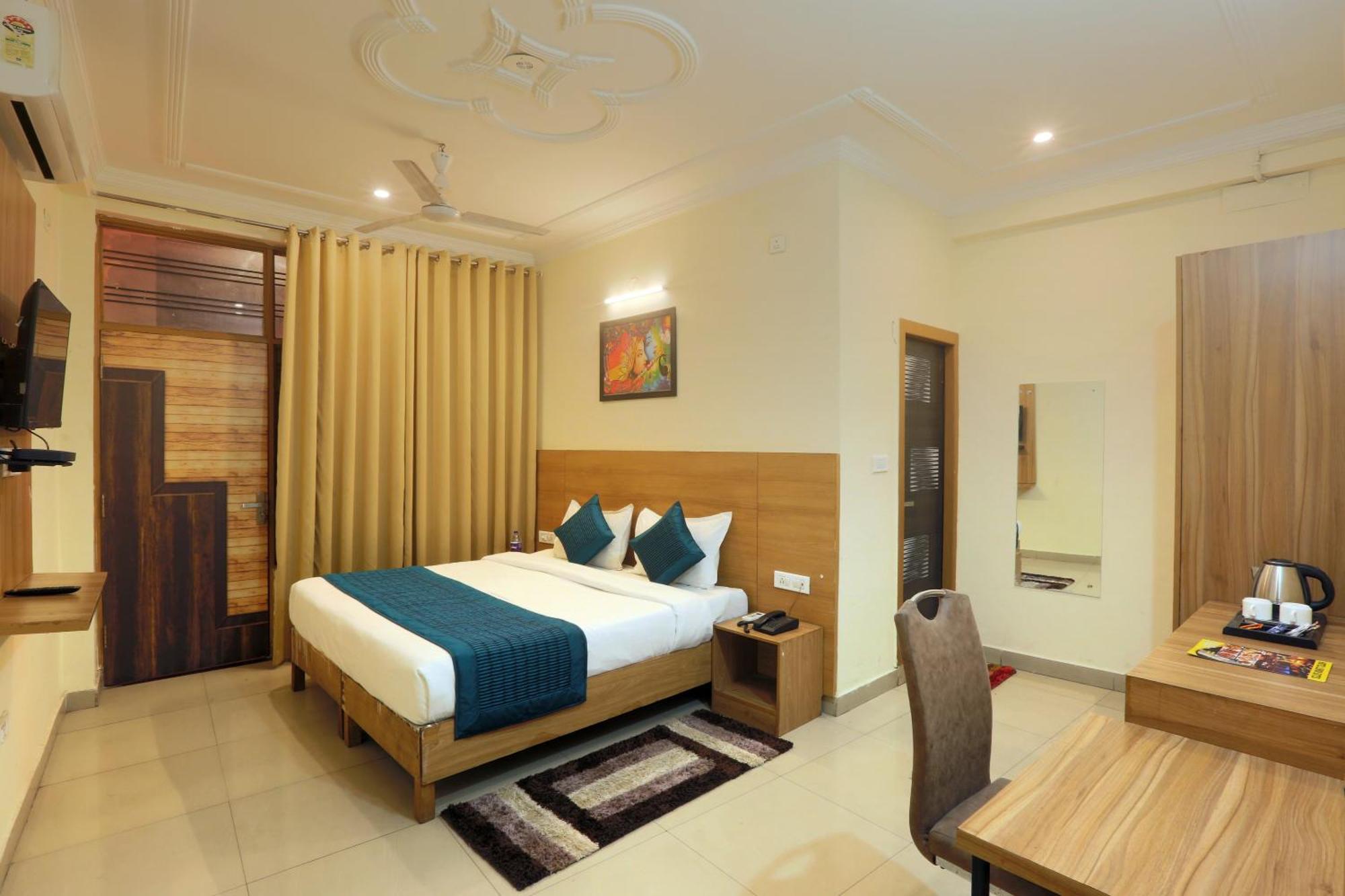 Hotel Lemon Suites & Banquet Noida Sector 62 Esterno foto