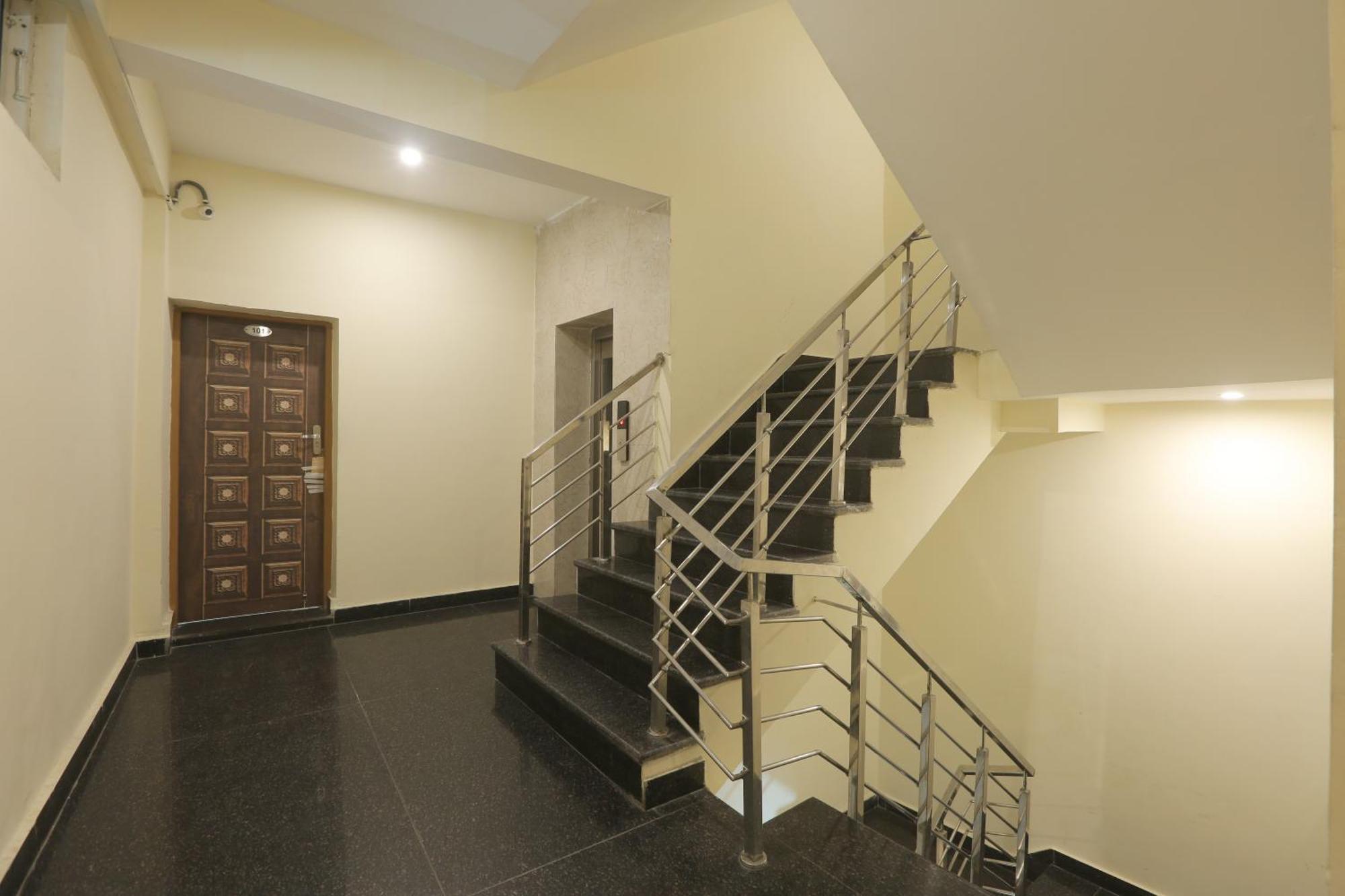 Hotel Lemon Suites & Banquet Noida Sector 62 Esterno foto