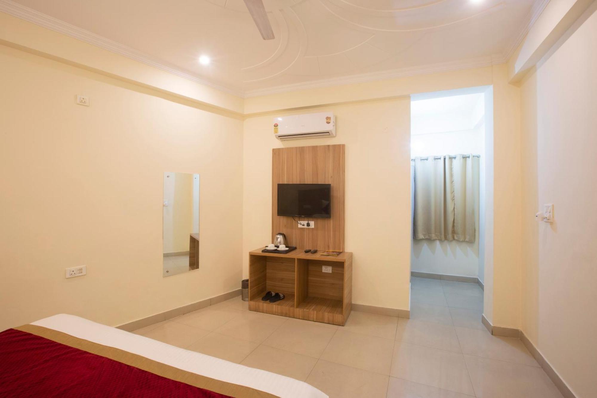 Hotel Lemon Suites & Banquet Noida Sector 62 Esterno foto