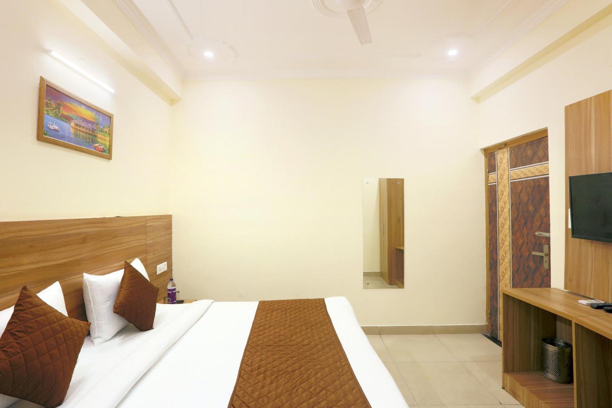 Hotel Lemon Suites & Banquet Noida Sector 62 Esterno foto