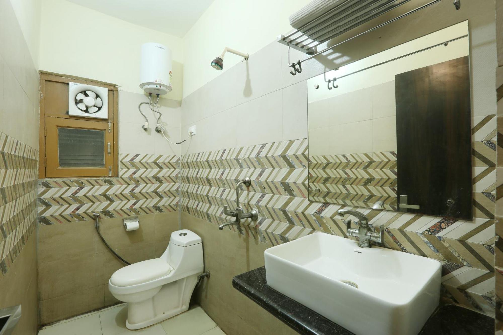 Hotel Lemon Suites & Banquet Noida Sector 62 Esterno foto