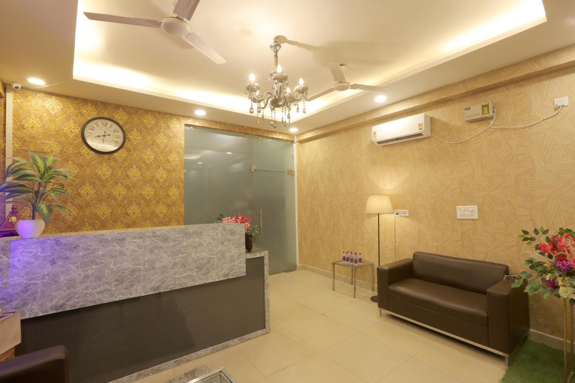 Hotel Lemon Suites & Banquet Noida Sector 62 Esterno foto